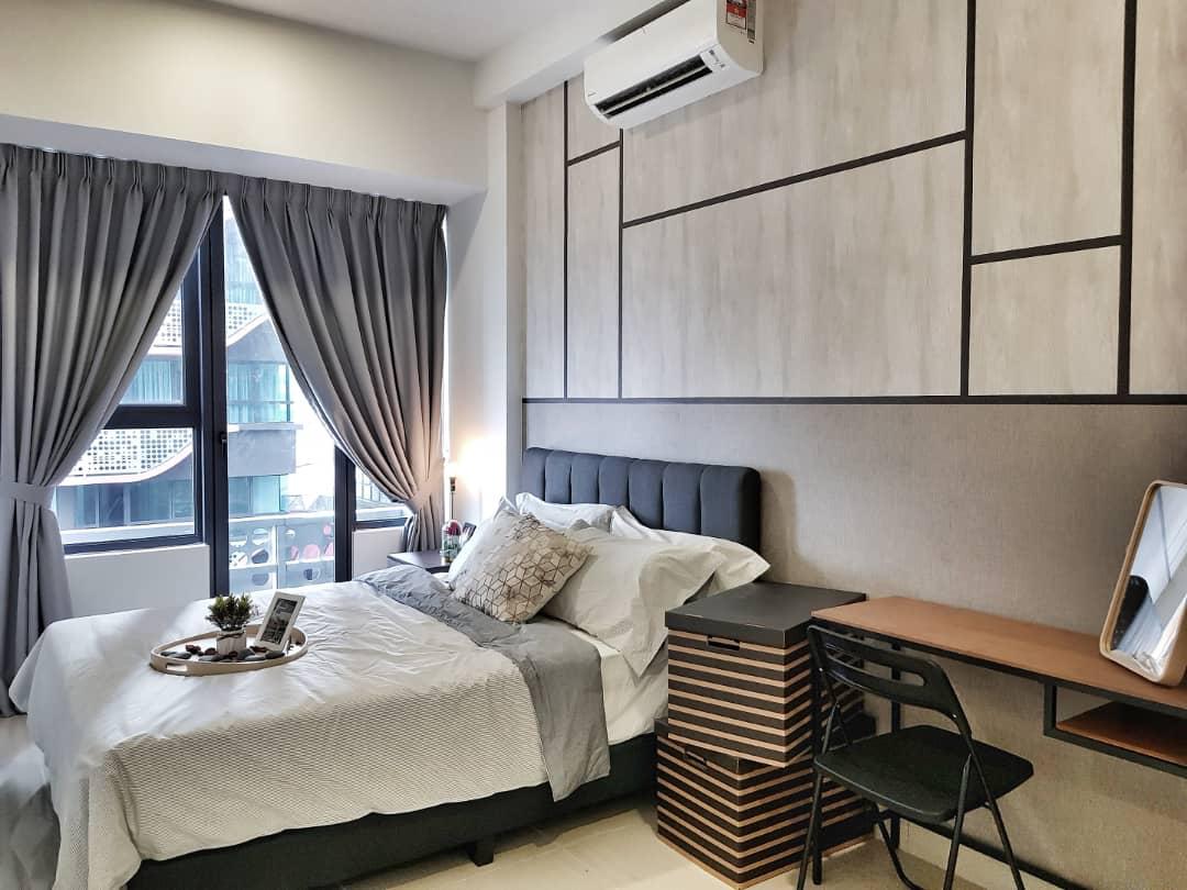 Stylish bedroom and home office combo - Testimonial 95